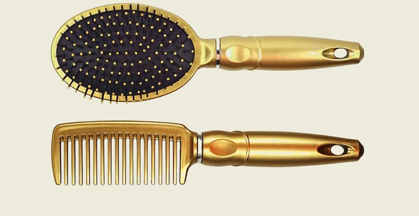 Perie și pieptene aurii pentru styling profesional
